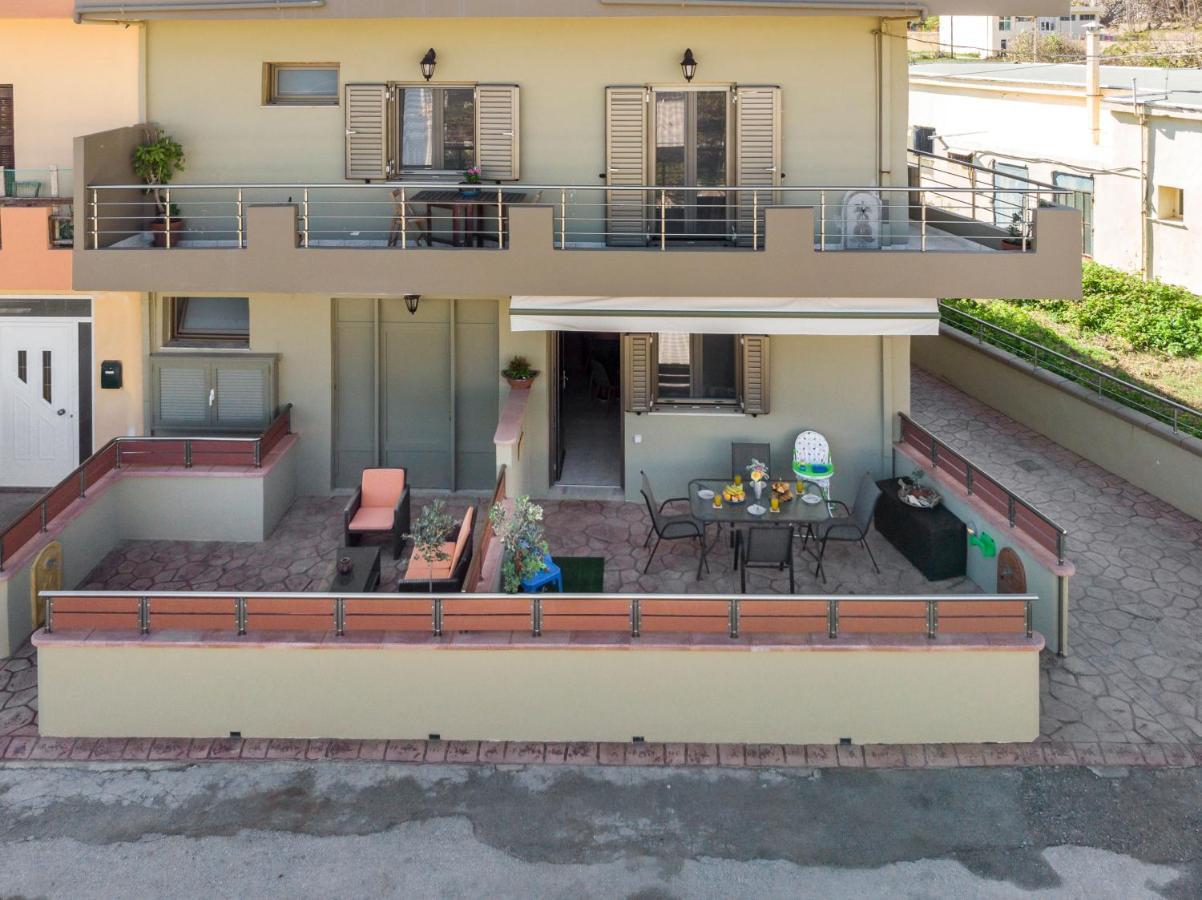 Floral Beach Apt With Lux Extras & Special Treats คอลิมวาริออน ภายนอก รูปภาพ