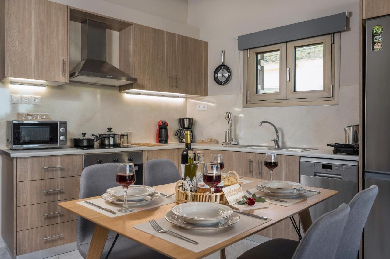 Floral Beach Apt With Lux Extras & Special Treats คอลิมวาริออน ภายนอก รูปภาพ